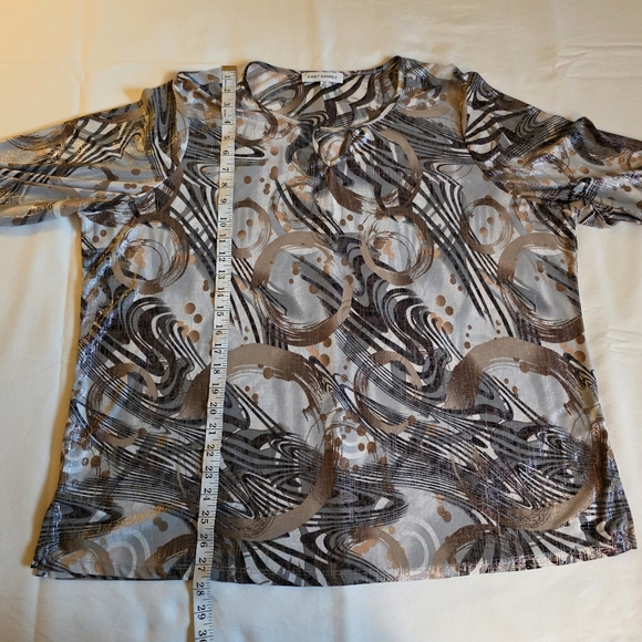 Gray and Brown Relaxed Buttoned Blouse - Picture 8 of 8